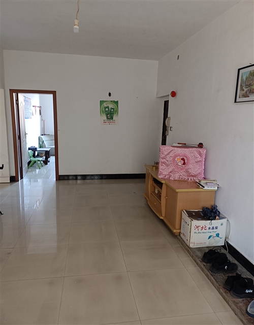 本人39.8萬急售岳陽市中醫(yī)院旁100㎡三樓套房