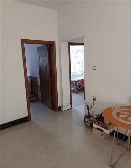 本人39.8萬急售岳陽市中醫(yī)院旁100㎡三樓套房