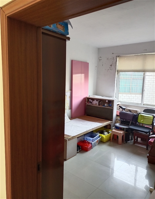 本人39.8萬急售岳陽市中醫(yī)院旁100㎡三樓套房