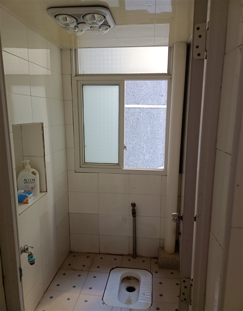 本人39.8萬急售岳陽市中醫(yī)院旁100㎡三樓套房