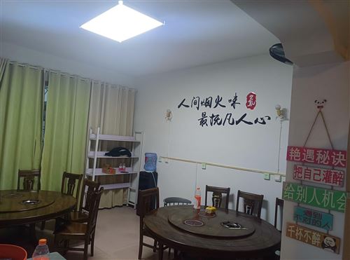 理工南院對面上坡外賣店便宜轉讓