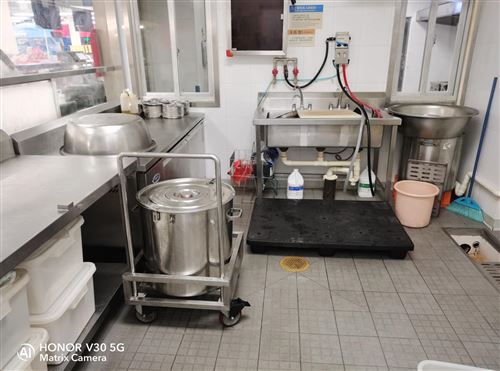 涼菜涼面攤位轉(zhuǎn)讓價(jià)格可談