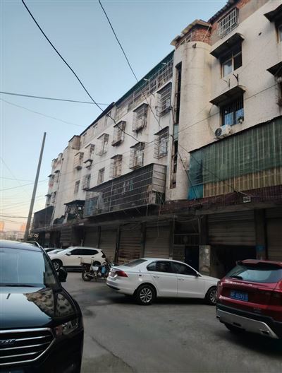 珞王街道辦事處(港九港旁邊)